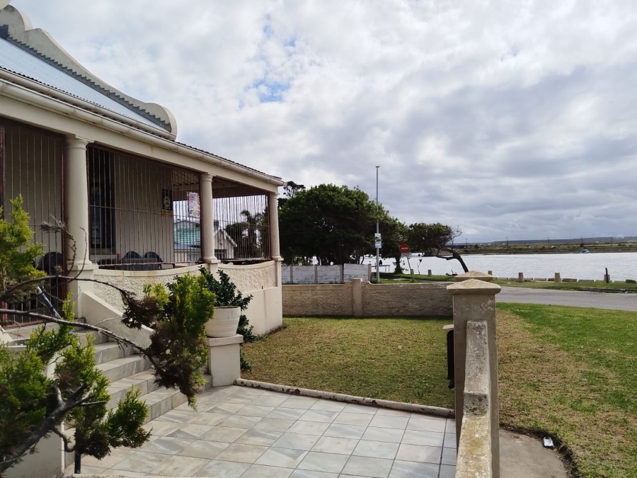 3 Bedroom Property for Sale in Swartkops Eastern Cape